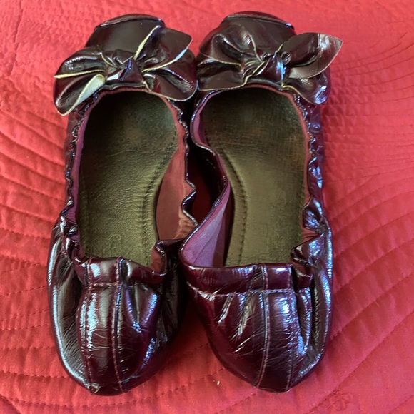 Burgundy Flats - Picture 4 of 5